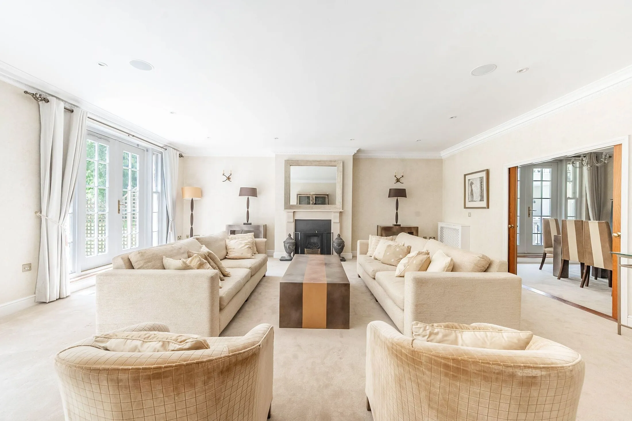 Flat Brookshill Drive in Greater London