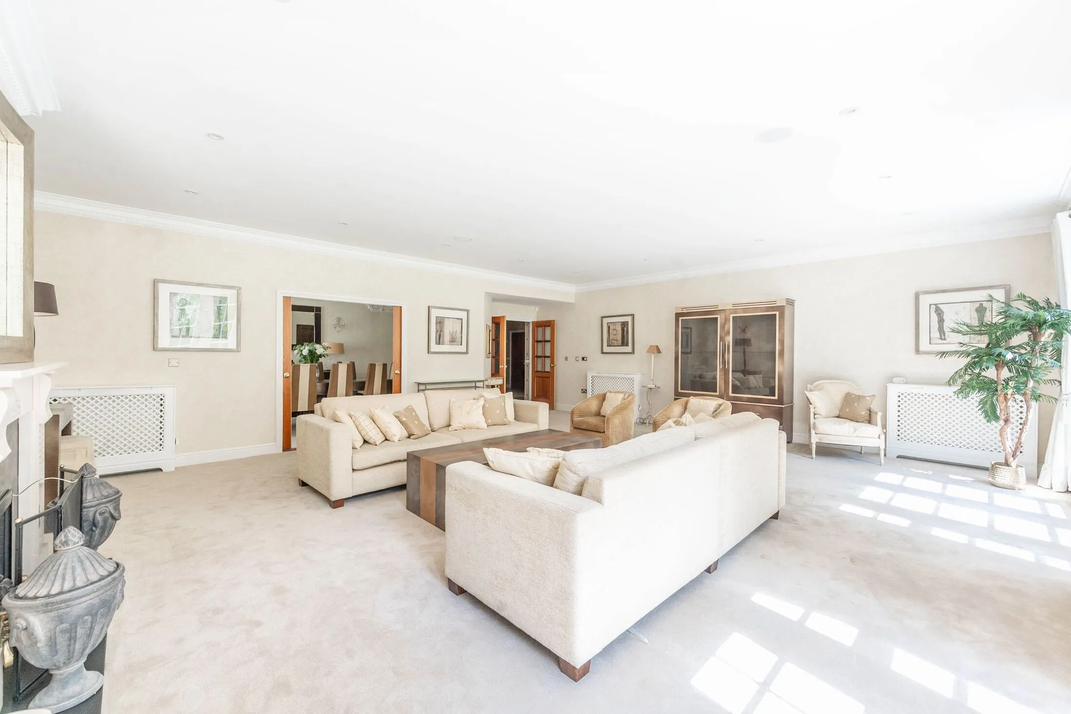Flat Brookshill Drive in Greater London