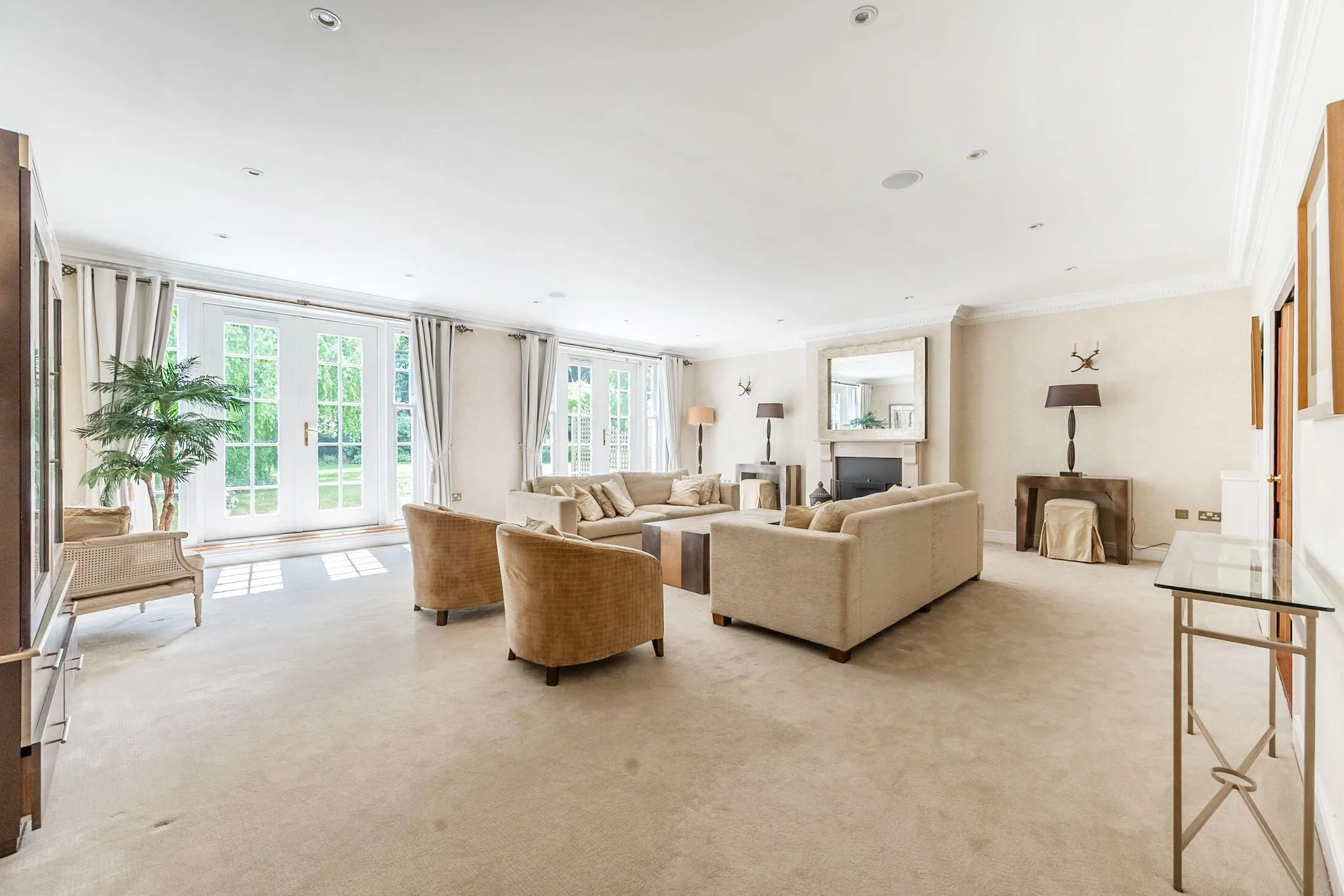 Flat Brookshill Drive in Greater London