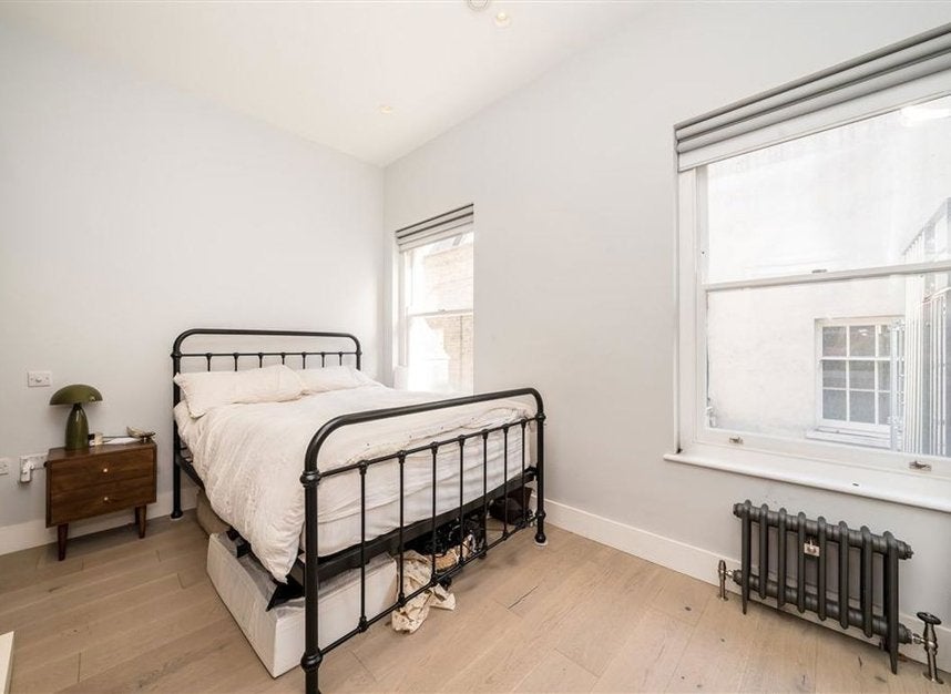 Flat Berwick Street in City of Westminster
