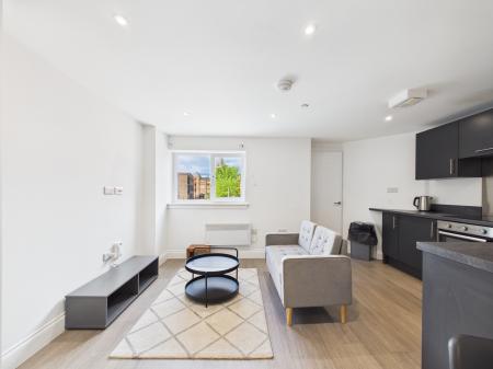 Flat Ivy Grove in Wakefield