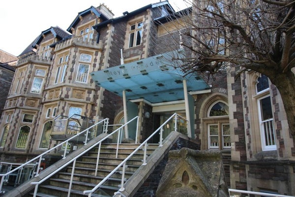 Flat Queen's Road in Bristol