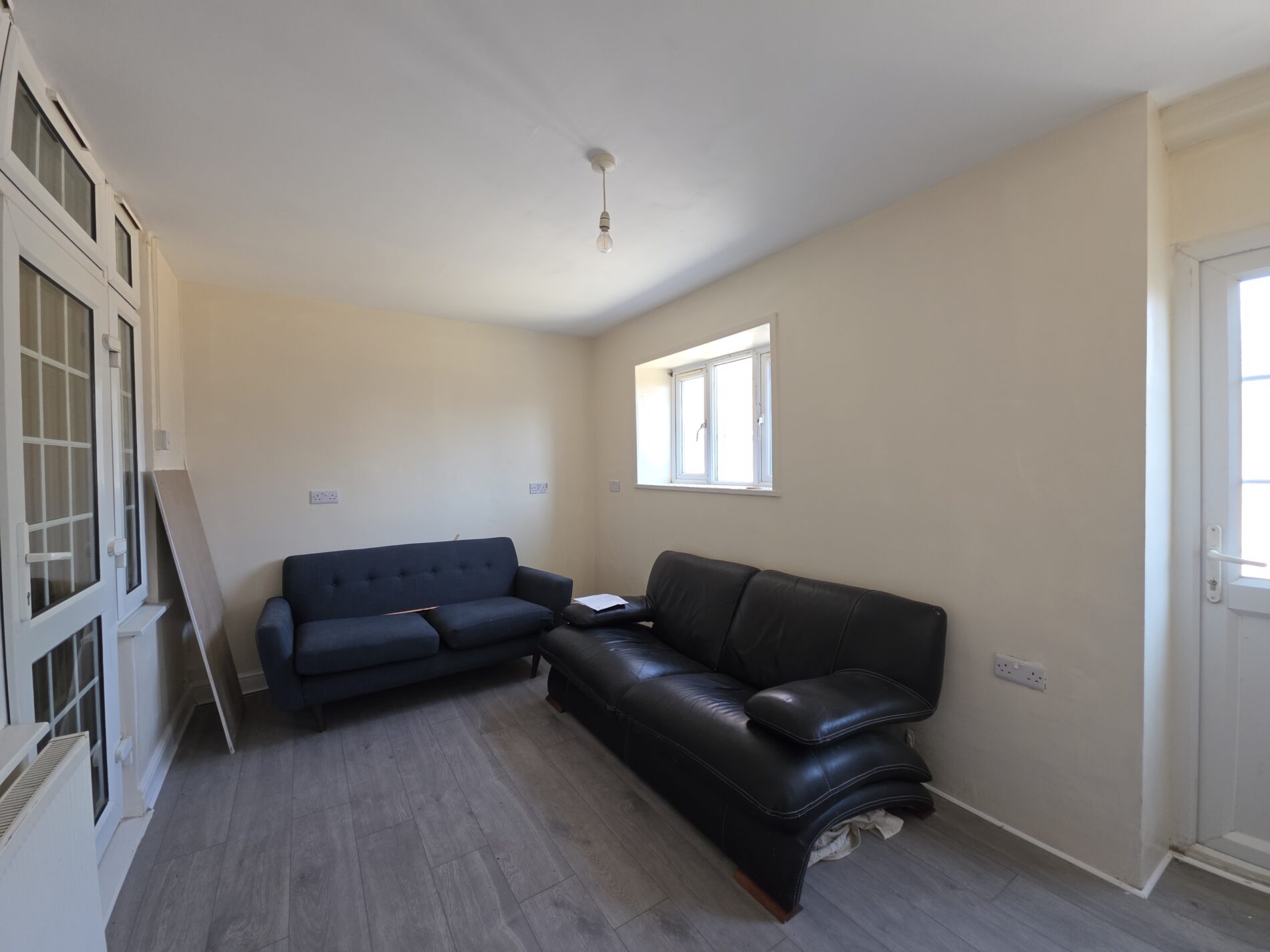 Flat Dene Avenue in Greater London