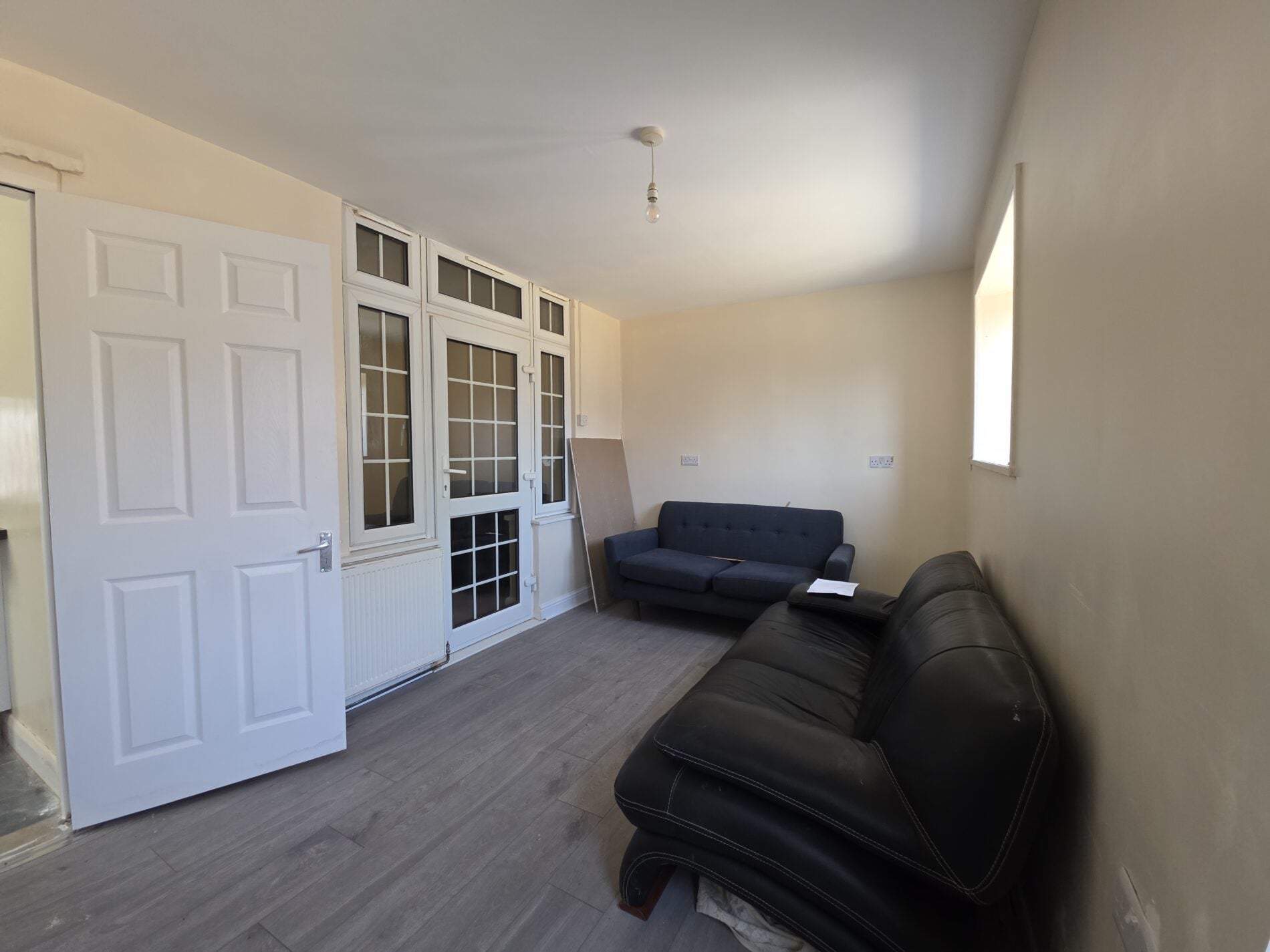 Flat Dene Avenue in Greater London