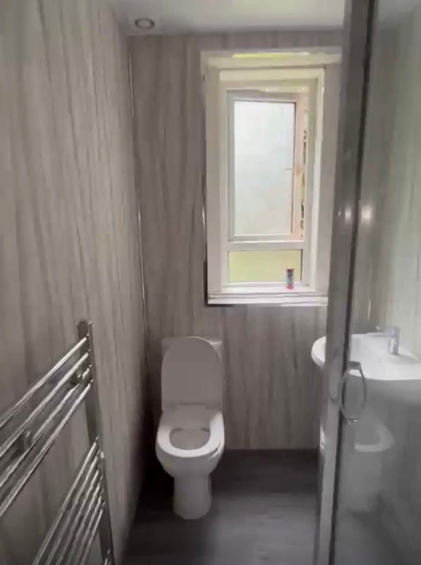 Room Paisley Road West in Glasgow