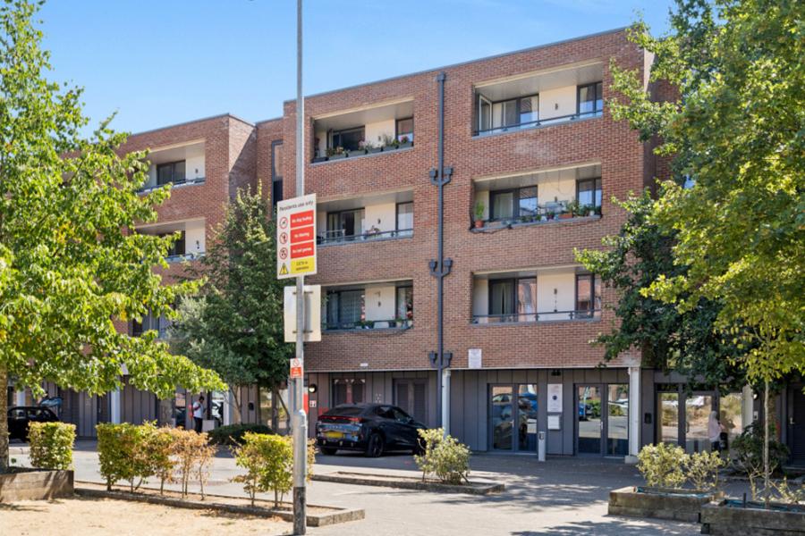 Flat Ladysmith Road in Greater London