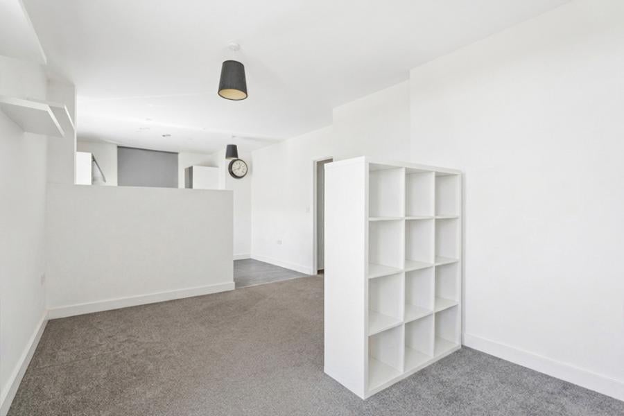 Flat Ladysmith Road in Greater London