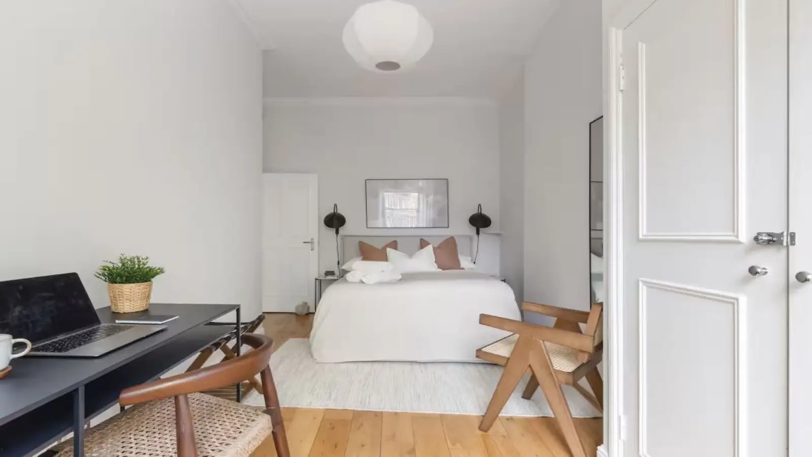 Flat Nevern Road in Greater London