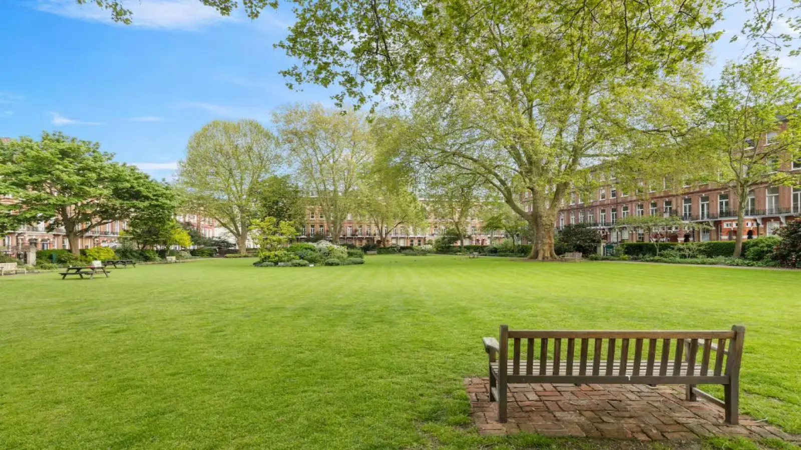 Flat Nevern Road in Greater London