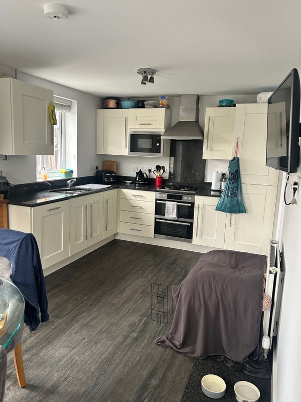 House Glover Close in Charnwood