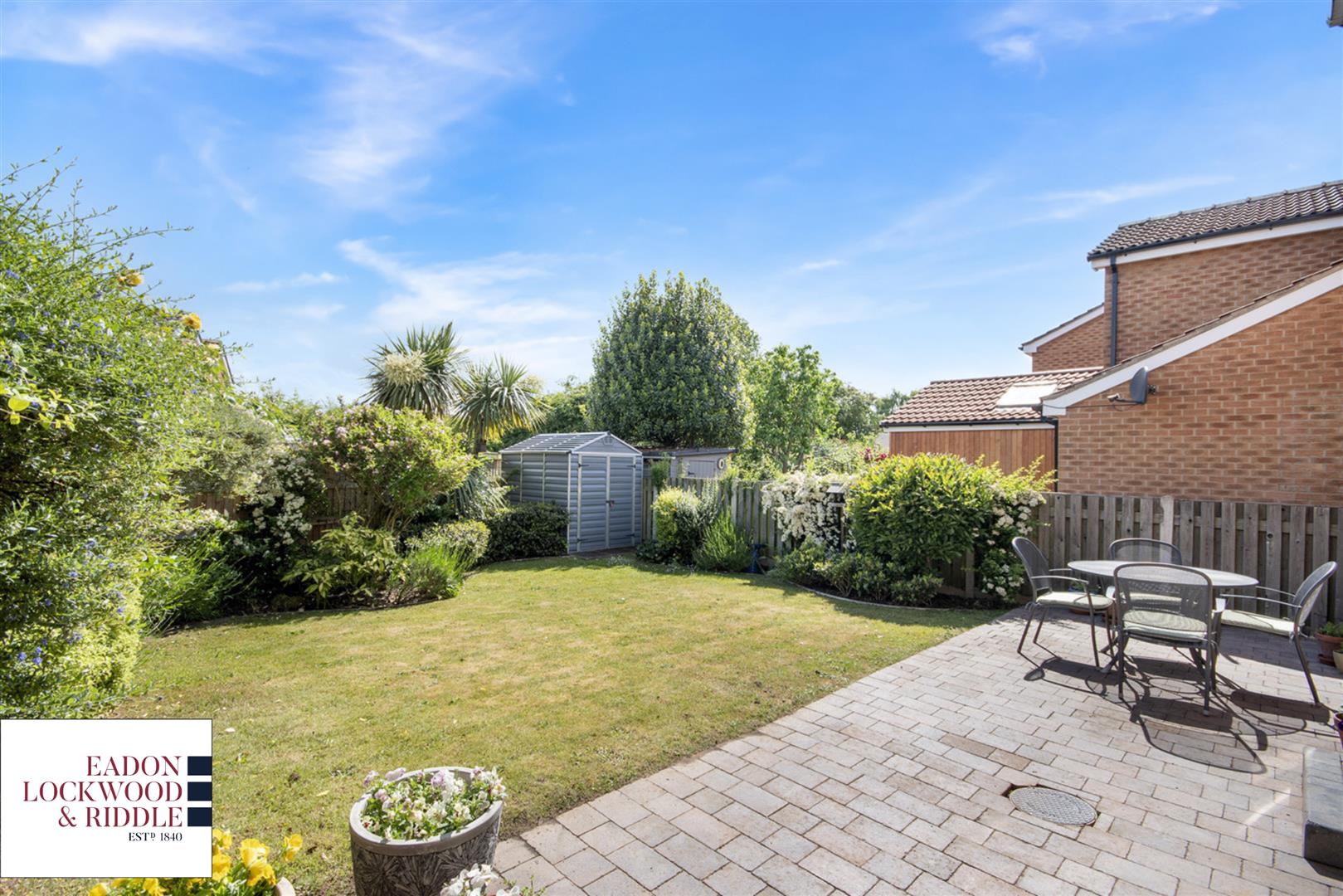 House Wheatfield Drive in Doncaster