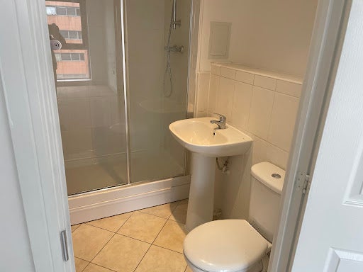 Flat Netley Road in Greater London