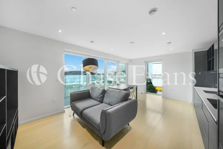 Flat Carpenters Road in Greater London