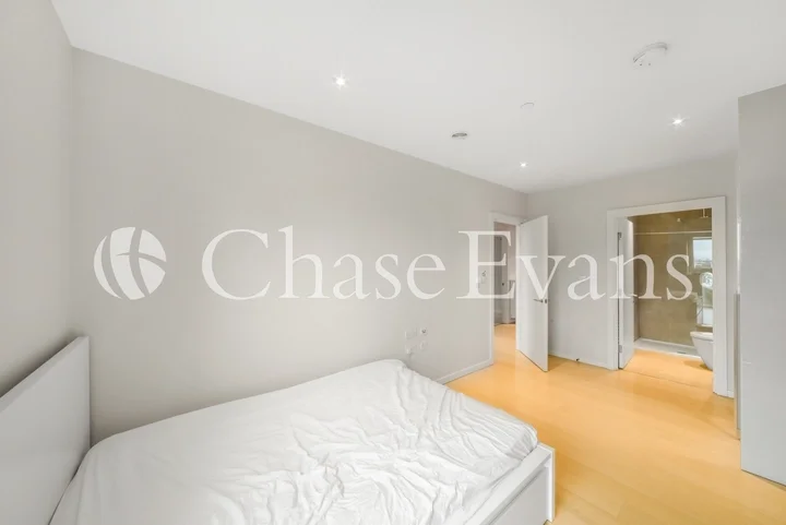 Flat Carpenters Road in Greater London