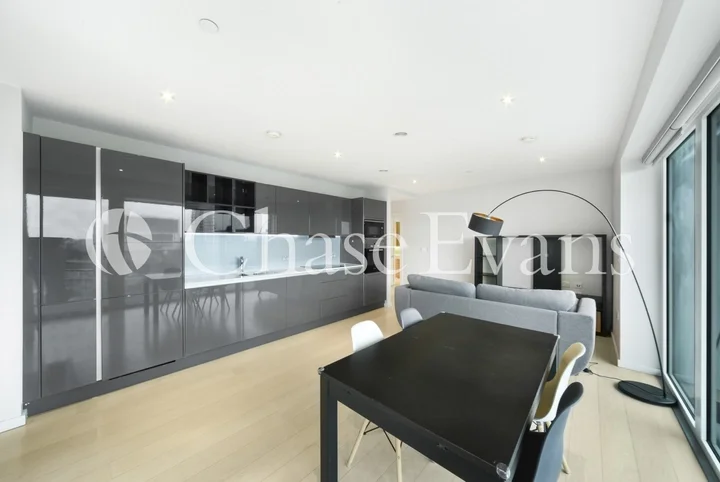 Flat Carpenters Road in Greater London