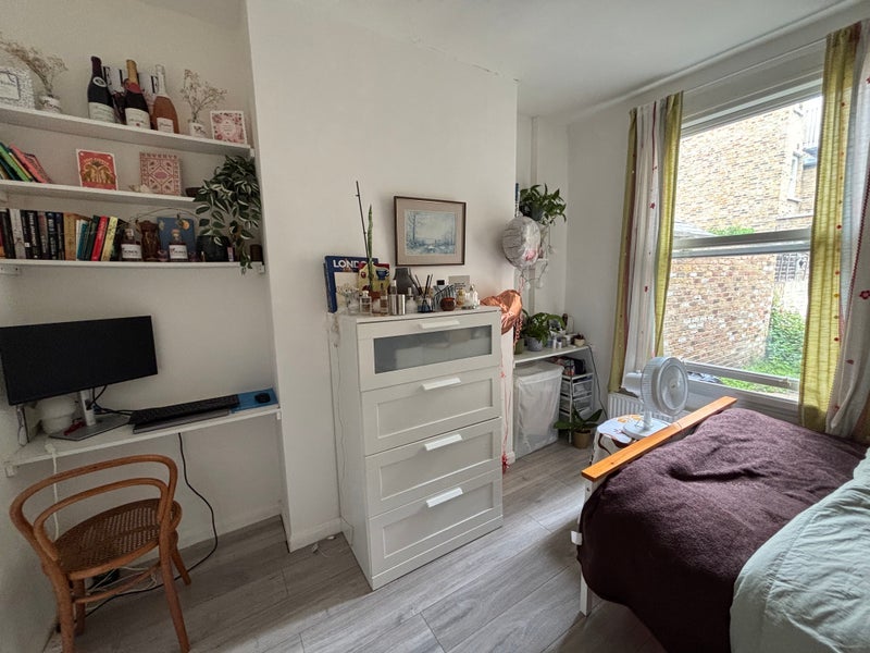 Room Alkerden Road in Greater London