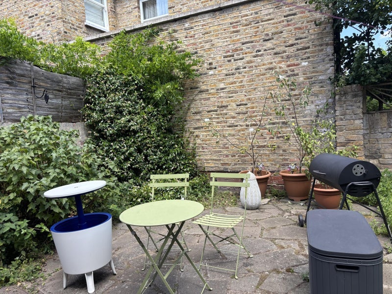Room Alkerden Road in Greater London