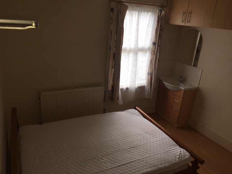 Room Hencroft Street North in Slough