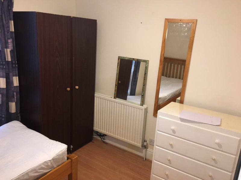 Room Hencroft Street North in Slough
