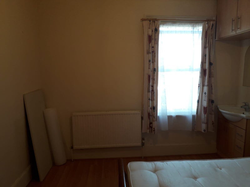 Room Hencroft Street North in Slough