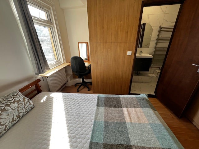 Room Hencroft Street North in Slough