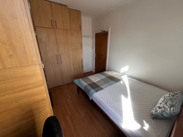 Room Hencroft Street North in Slough