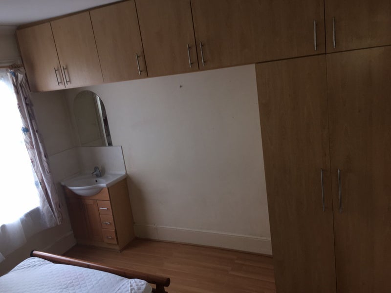 Room Hencroft Street North in Slough