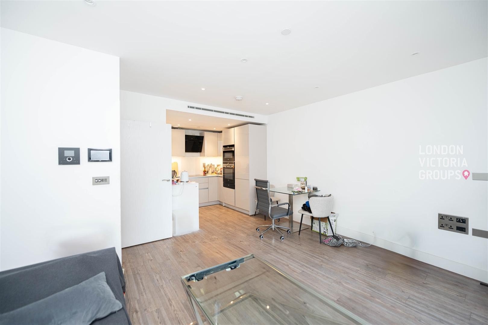 Flat New Drum Street in Greater London