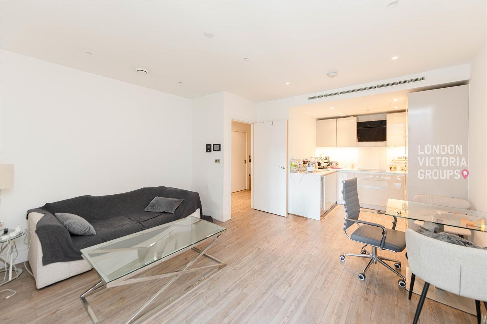 Flat New Drum Street in Greater London