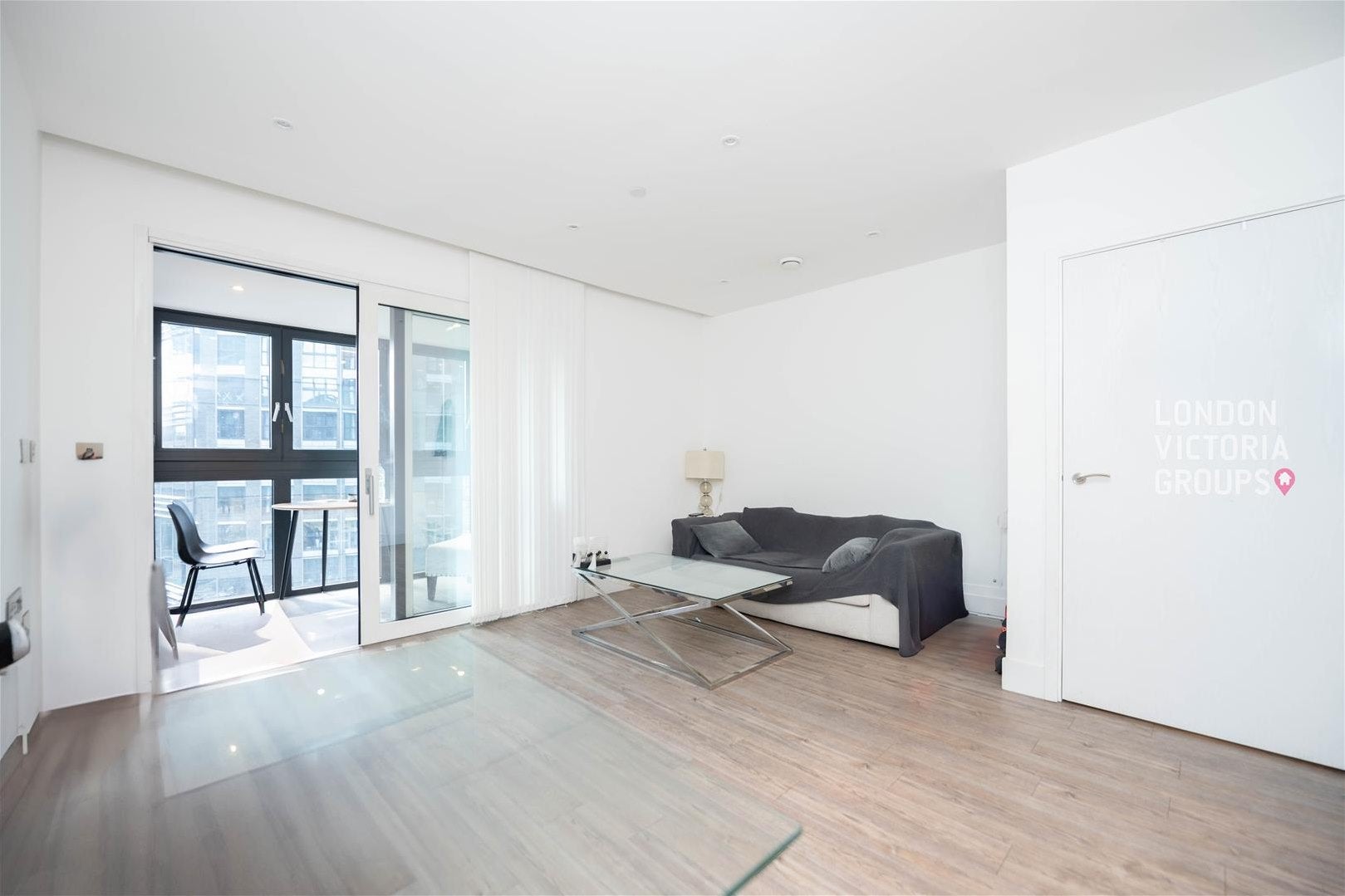 Flat New Drum Street in Greater London