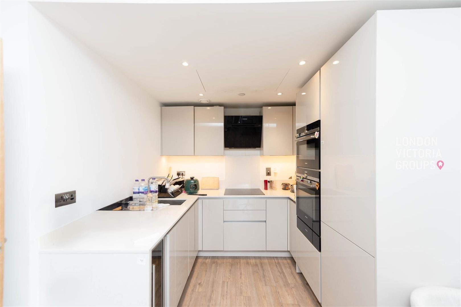 Flat New Drum Street in Greater London