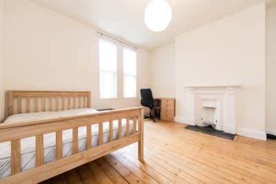Room Bennett Road in Leeds
