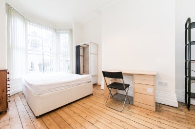 Room Bennett Road in Leeds