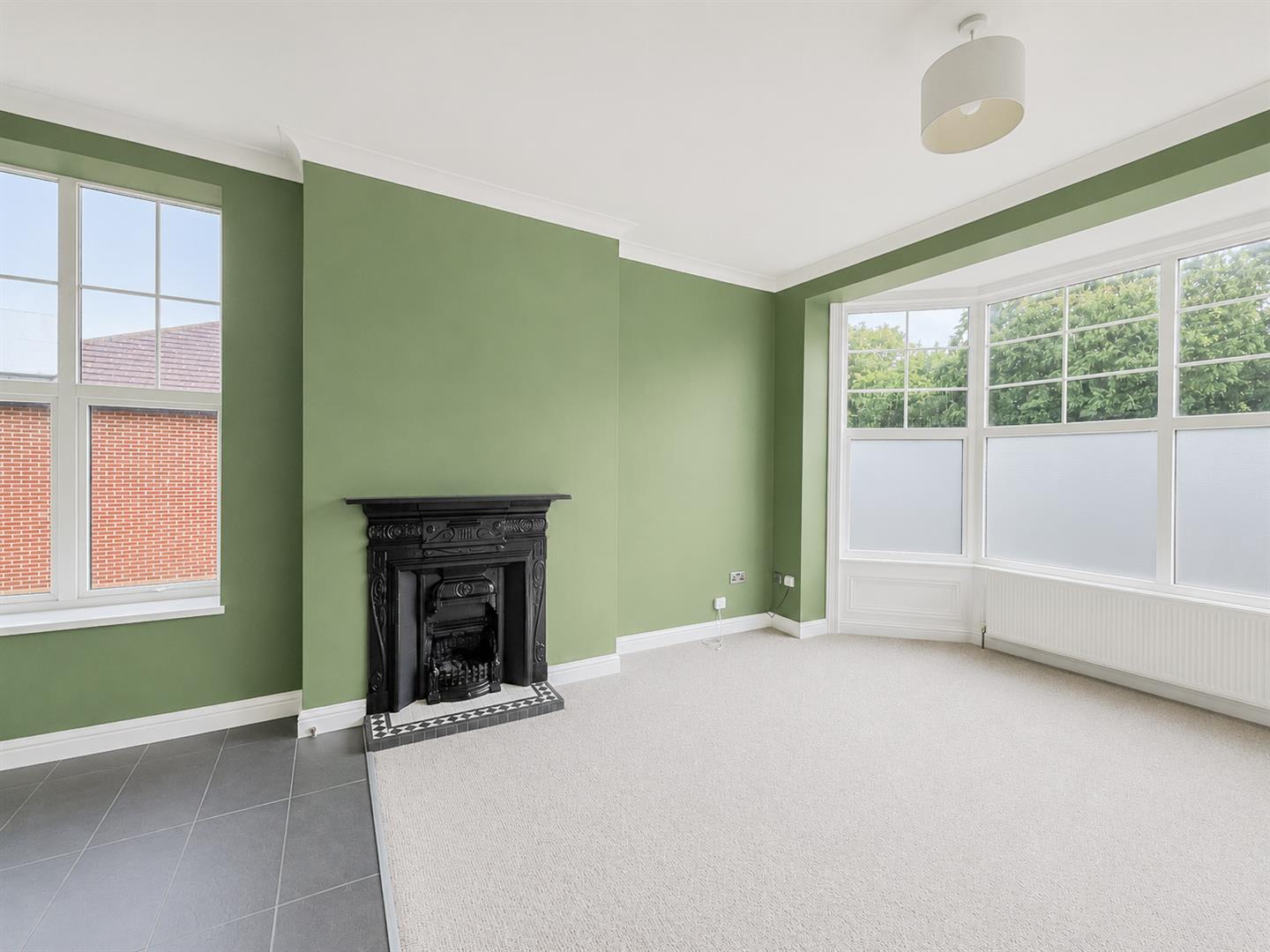 Flat Woodland Vale Road in St Leonards