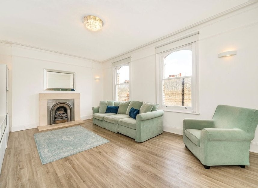 Flat Elysium Place in Greater London