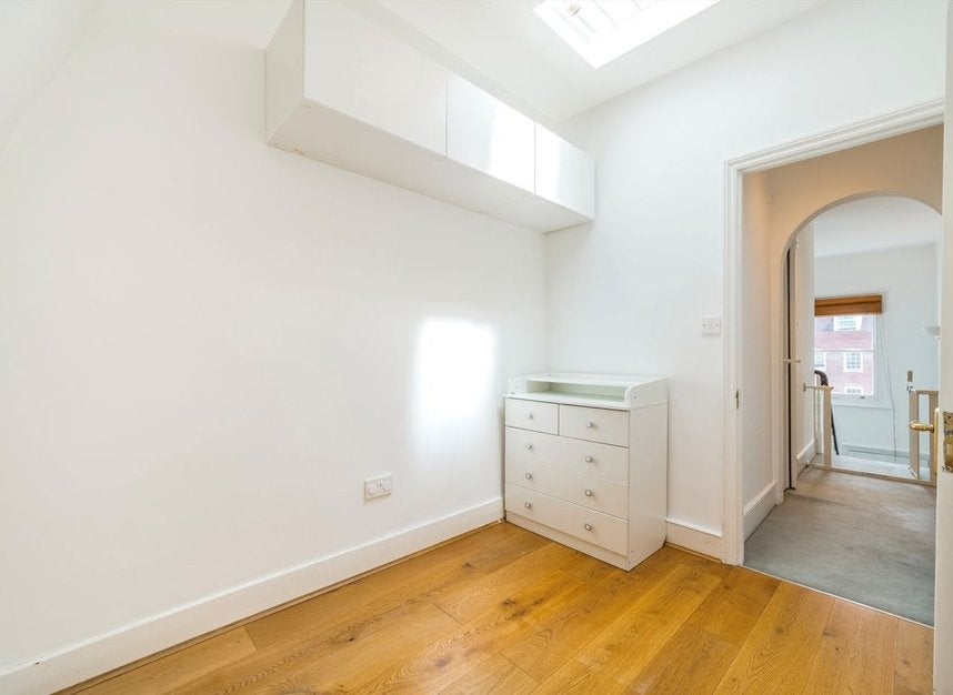 Flat Elysium Place in Greater London