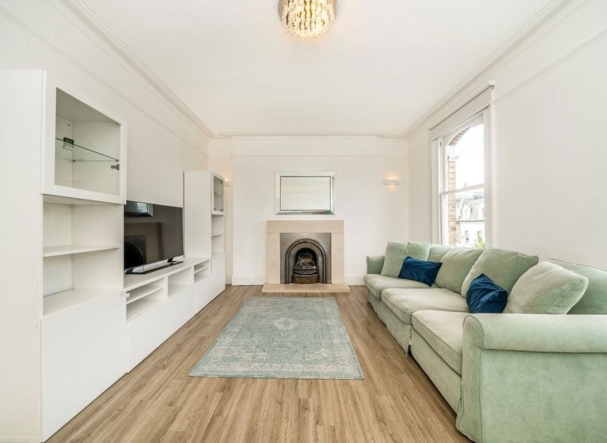 Flat Elysium Place in Greater London