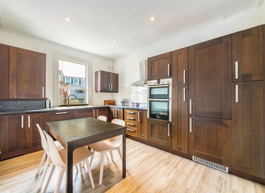 Flat Elysium Place in Greater London