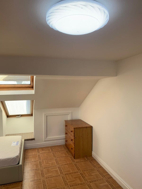 Room Goodall Road in Greater London