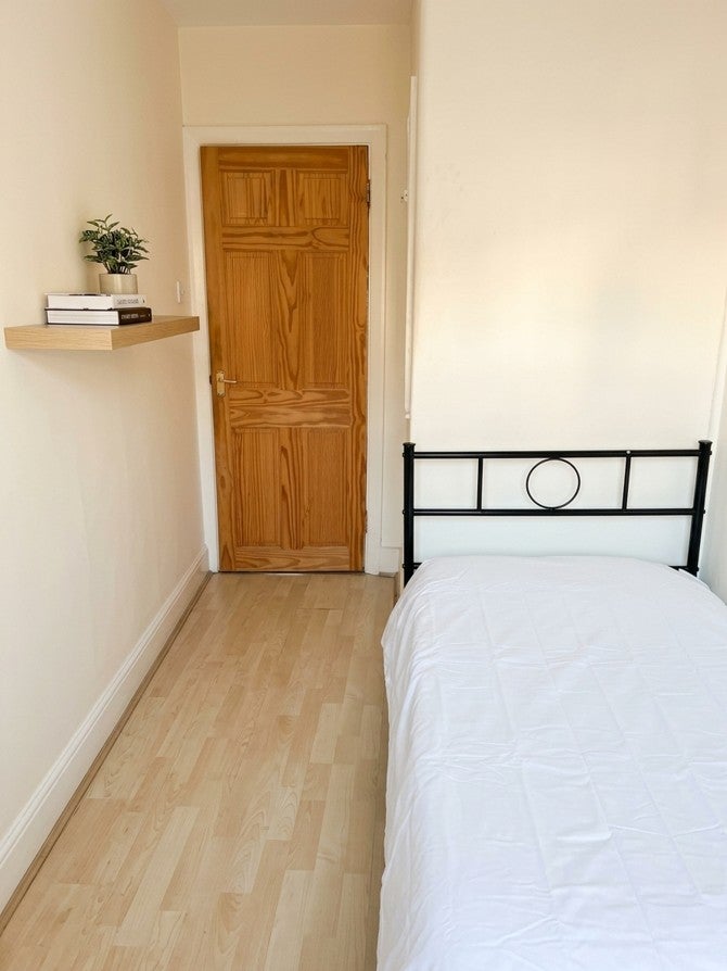 Room Craignair Road in Greater London