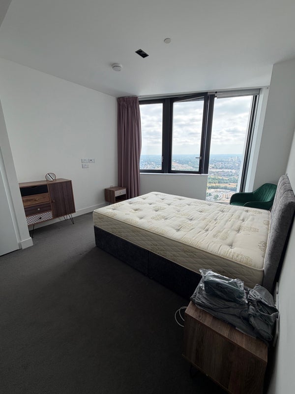 Room Marsh Wall in Greater London