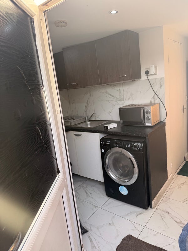 Room Bodmin Avenue in Slough