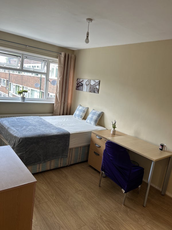 House Columbine Way in Greater London