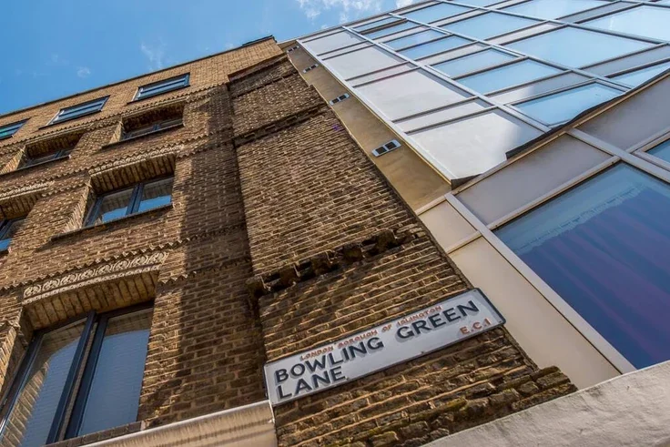 Flat Bowling Green Lane in Greater London