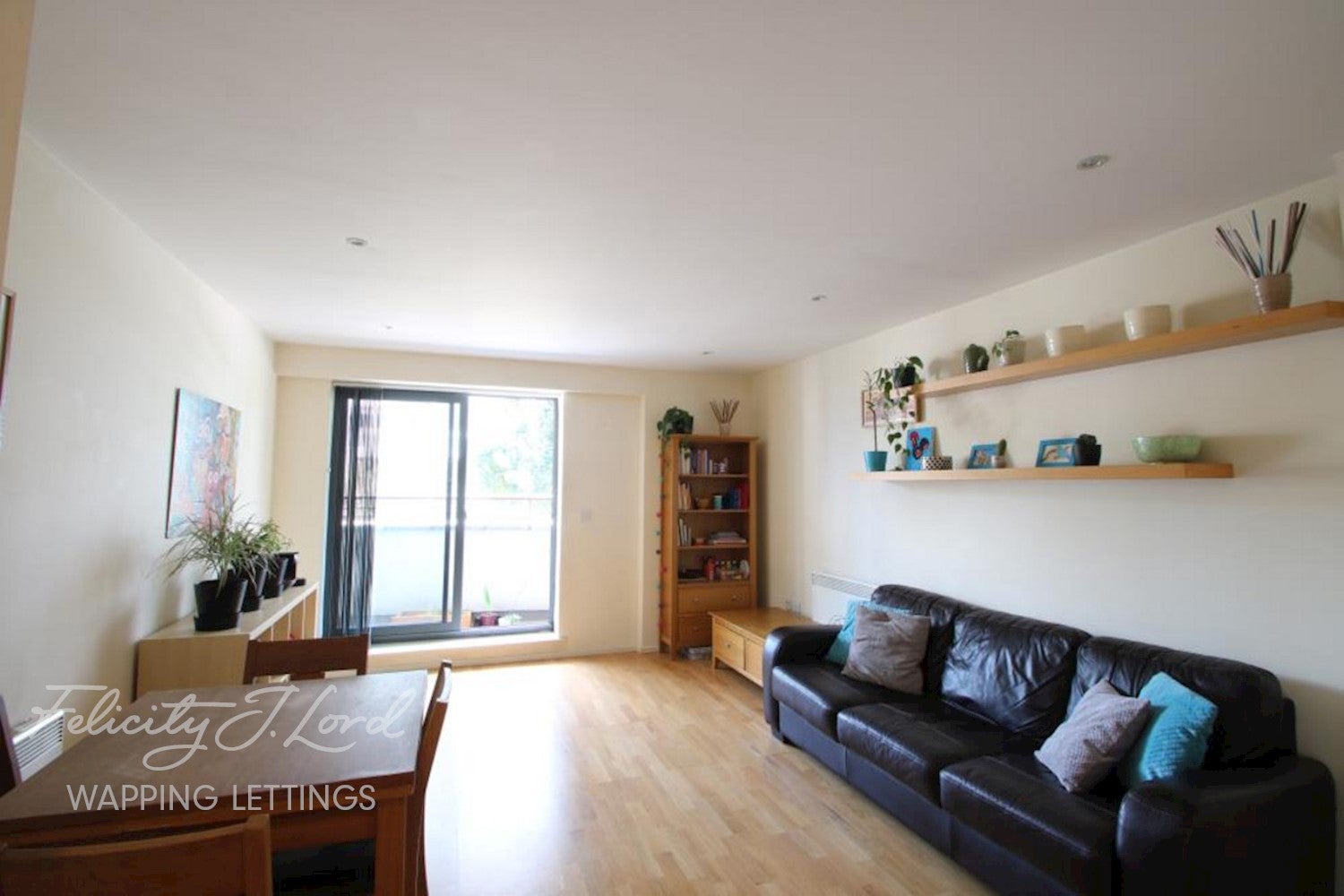 Flat Devonport Street in Greater London