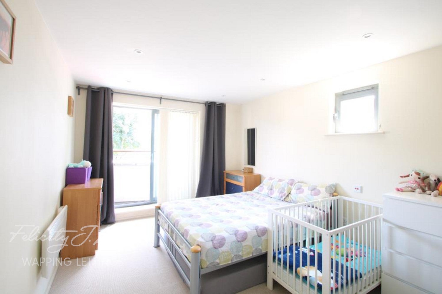 Flat Devonport Street in Greater London