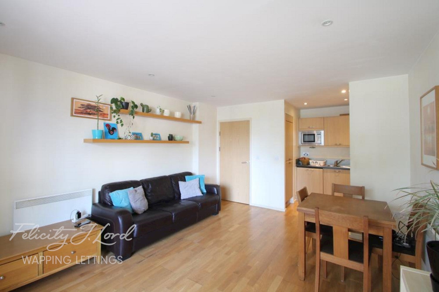 Flat Devonport Street in Greater London