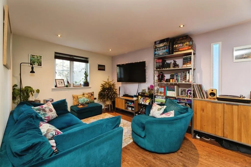 Flat Tanner Street in Greater London