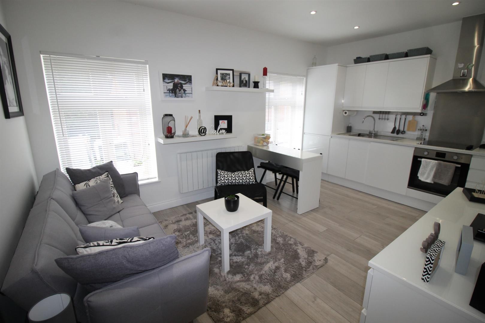 Flat Totteridge Avenue in High Wycombe