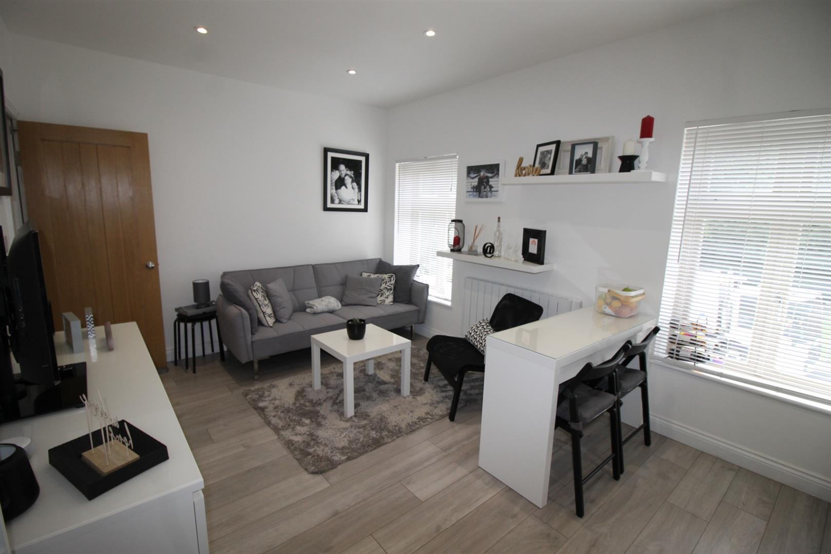 Flat Totteridge Avenue in High Wycombe